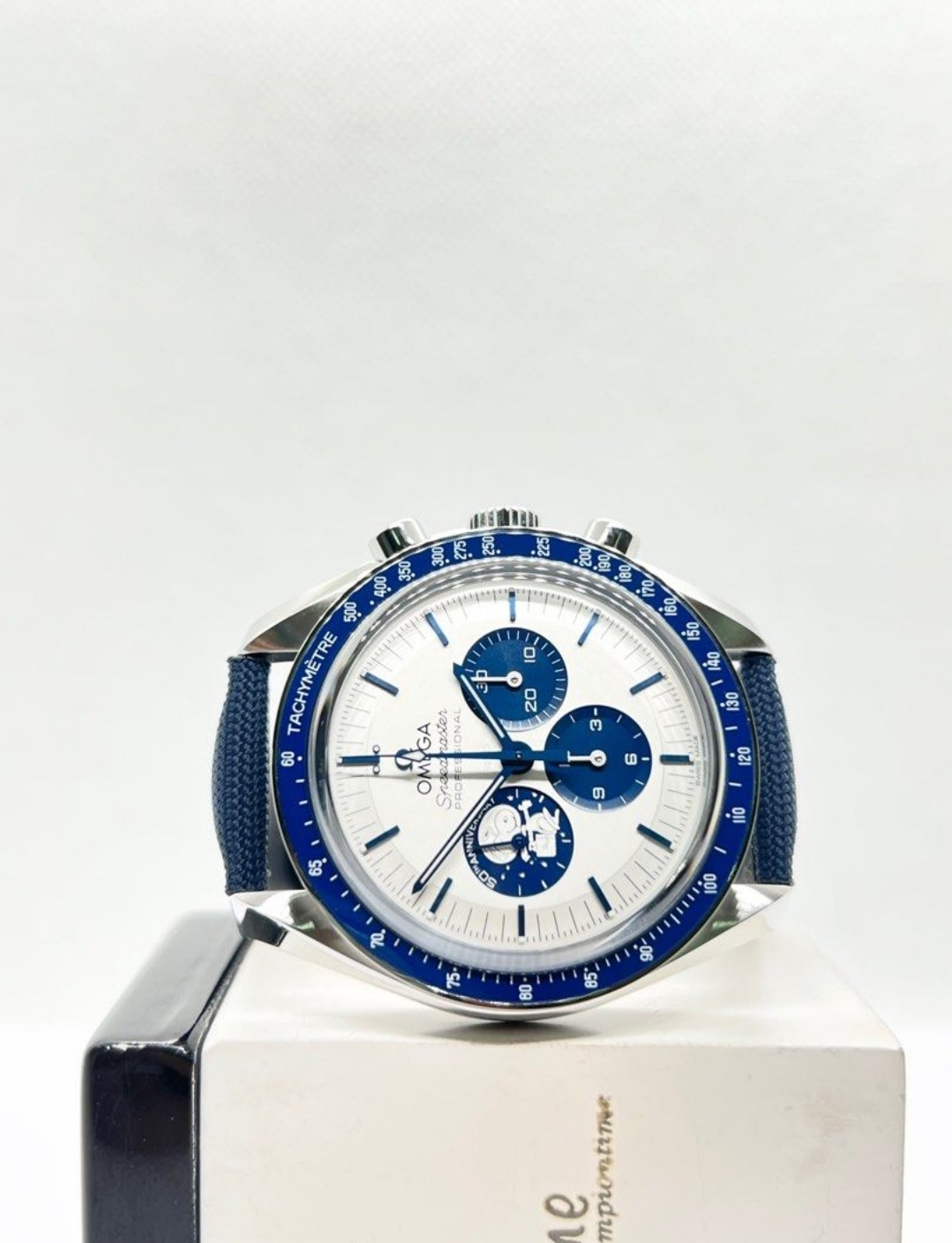 Speedmaster Moonwatch “Snoopy” 310.32.42.50.02.001